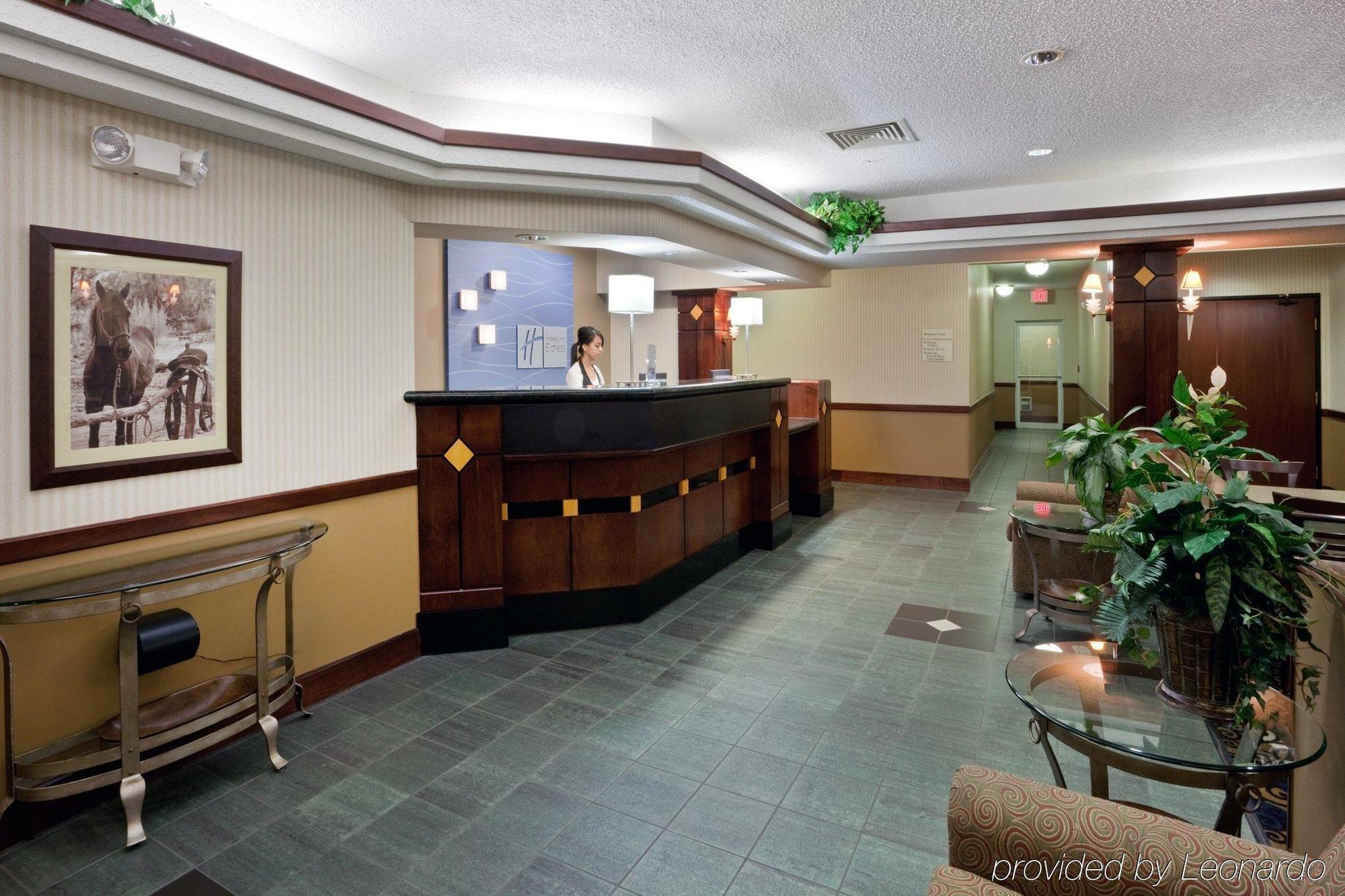 Windsor Inn & Suites Dodge City Beltér fotó