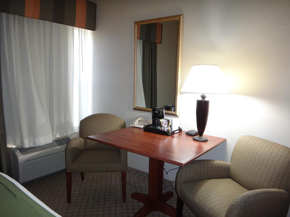 Windsor Inn & Suites Dodge City Kültér fotó